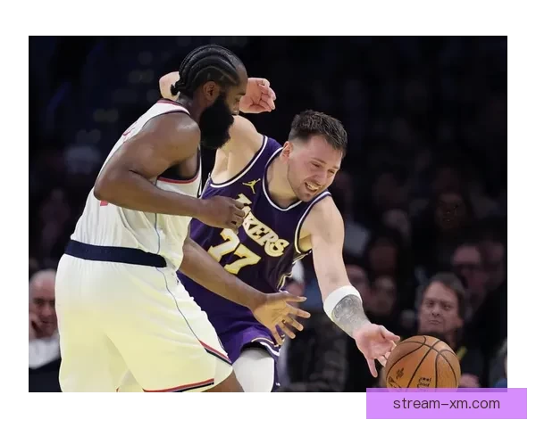 詹姆斯复出后全力适应东契奇里夫斯打造新型核心组合